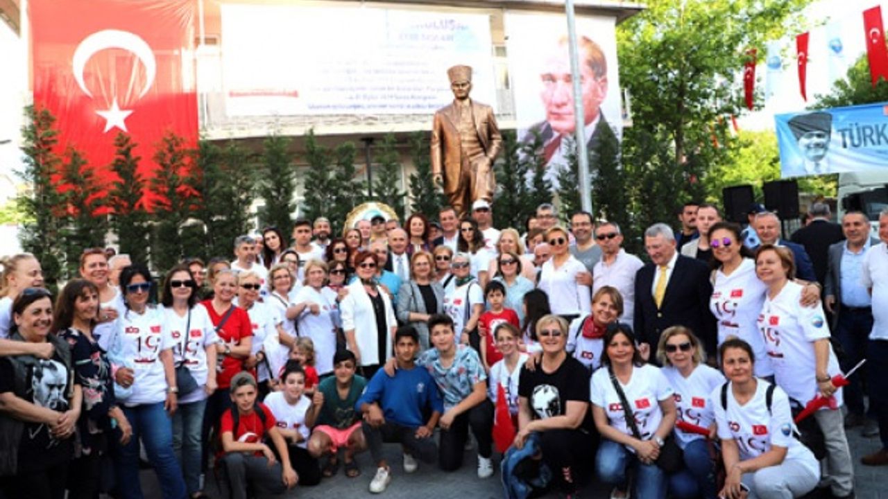 Büyükçekmece 100. yıl anısına Atatürk Anıtı