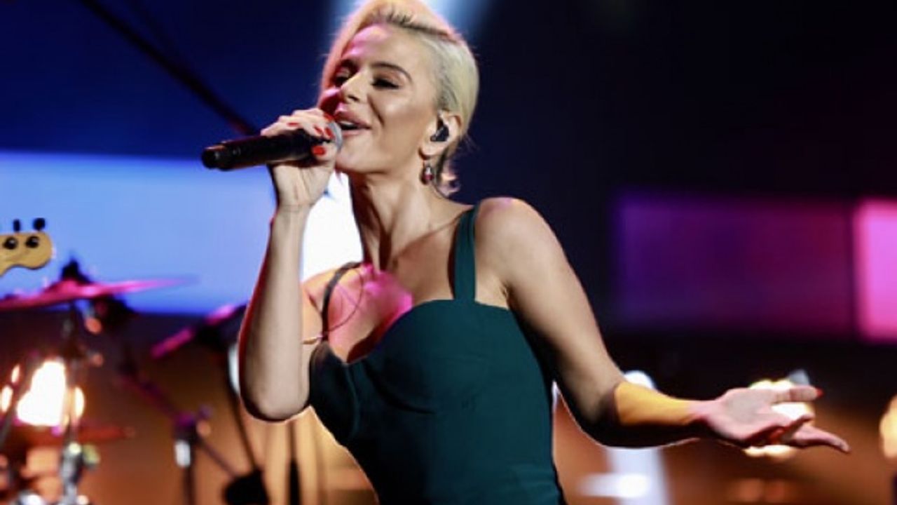 Simge Sağın 25 bin kişiye konser verdi