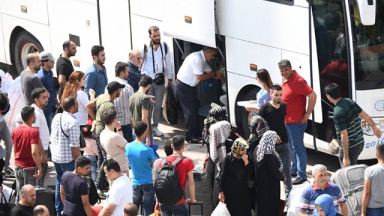 127 Suriyeli daha Esenyurt’tan ülkelerine döndü