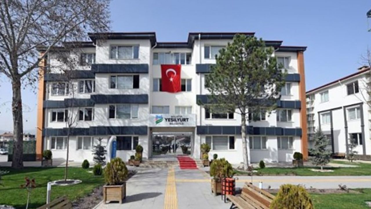 Almanya giden 45 kişiden 43'ü dönmezken  dönen 2 kişi ise görevden uzaklaştırıldı
