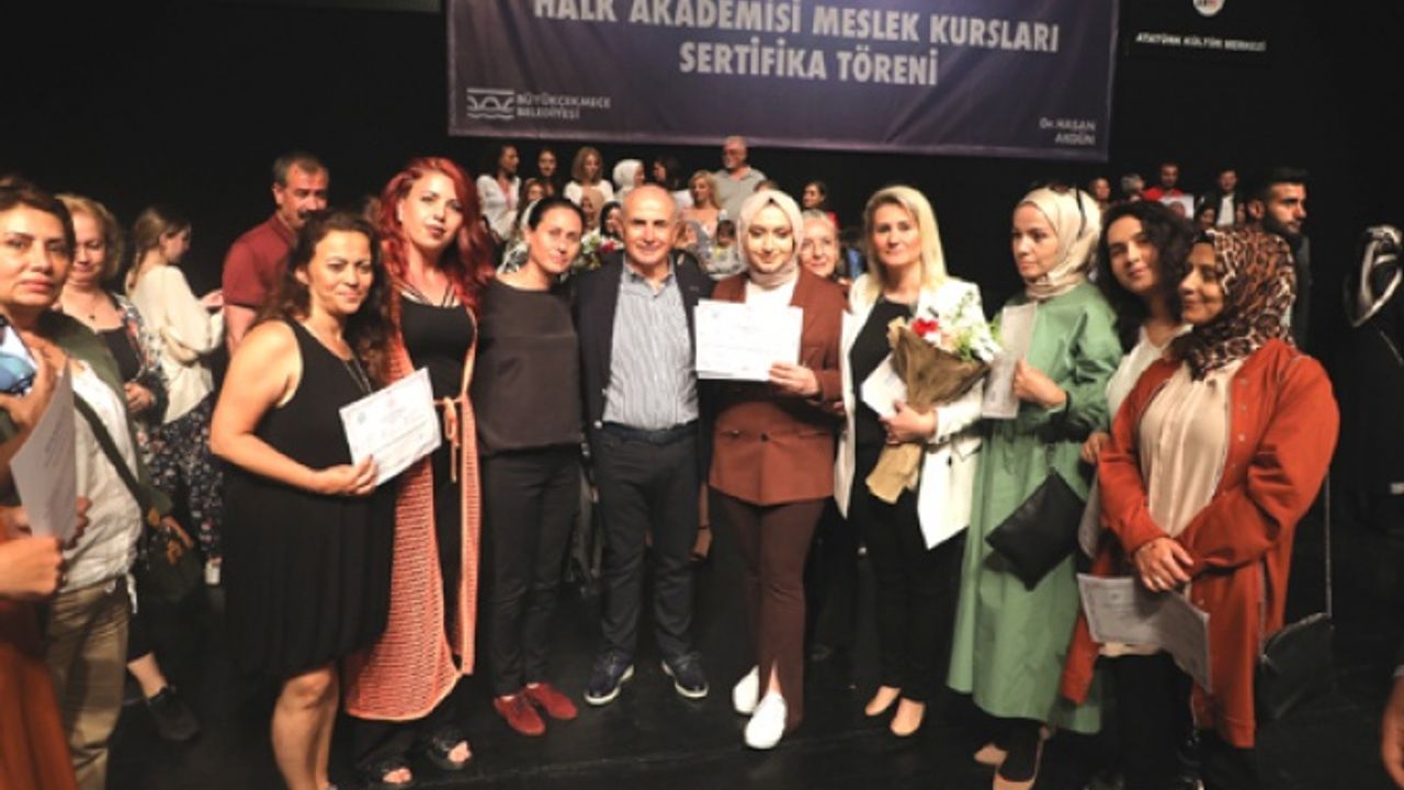 Halk Akademisi’nden 742 öğrenci daha mezun oldu