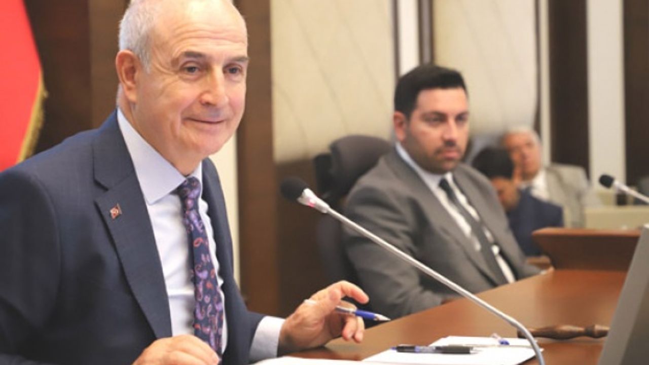 Büyükçekmece'de 130 ton asfalt döküldü
