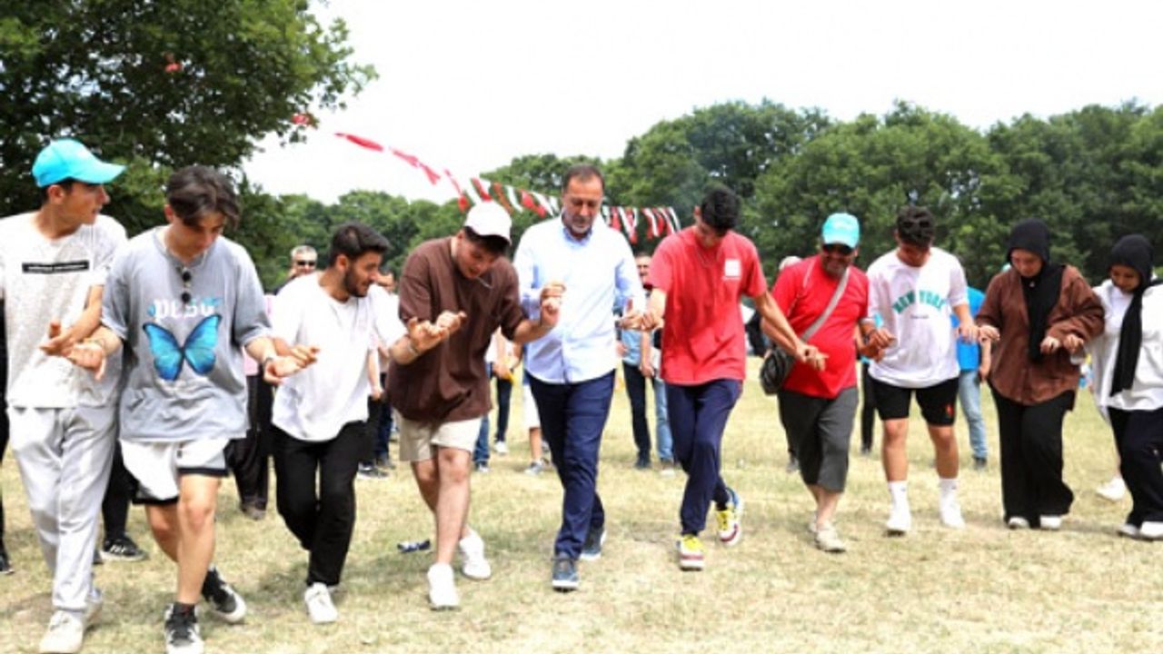 Silivri'de belediyeden gençlere moral pikniği