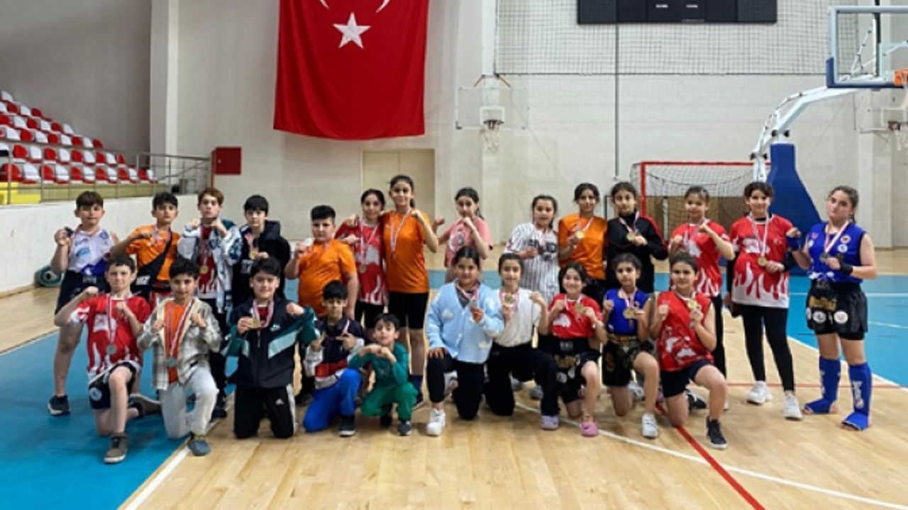 Avcılar Belediyespor madalyaya doymuyor
