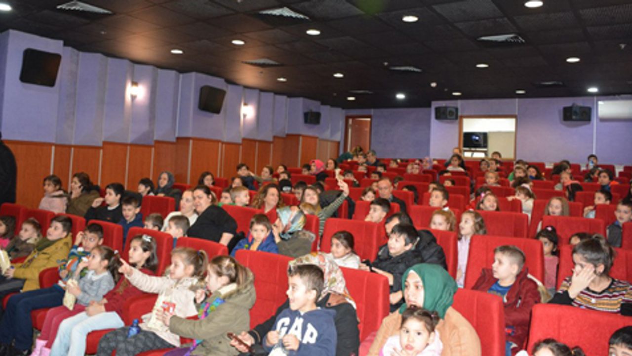 Cem Kara’dan Çocuklara Hafta Sonu Armağanı
