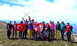 2270 metrede bayrak açıp 19 Mayıs’ı kutladılar