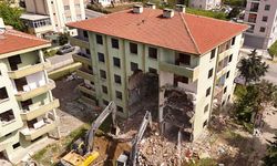 Büyükçekmece’de  40 riskli yapı yıkıldı