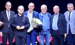 Yazar Çeşmecioğlu ÇYDD için imzaladı