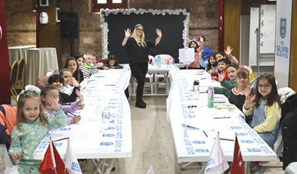 Silivri'de Çocuklar Karikatür ve Drama Atölyelerinde