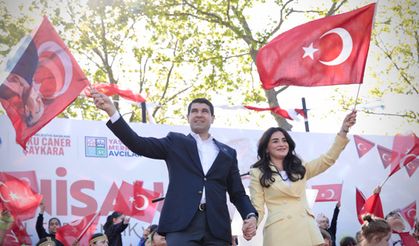 Avcılar'da ertelenen bayrama coşkulu kutlama
