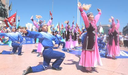 Dünyanın renkleri Taksim'de