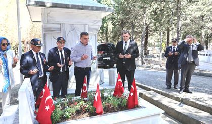 Demokrasi ve Millî Birlik Günü'nde Şehitler anıldı