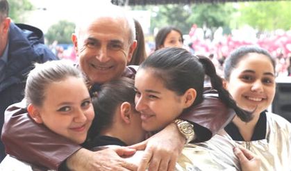 “Bütün insanlar aynı dilde gülümser.”