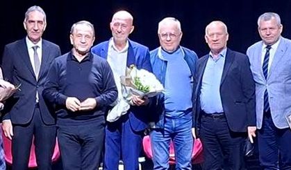 Yazar Çeşmecioğlu ÇYDD için imzaladı