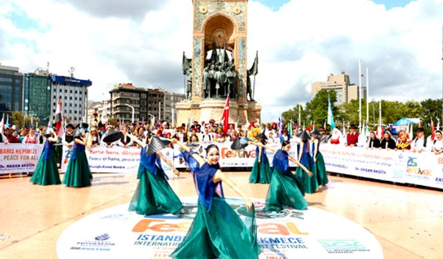 Taksim Meydanı’nda görsel şölen