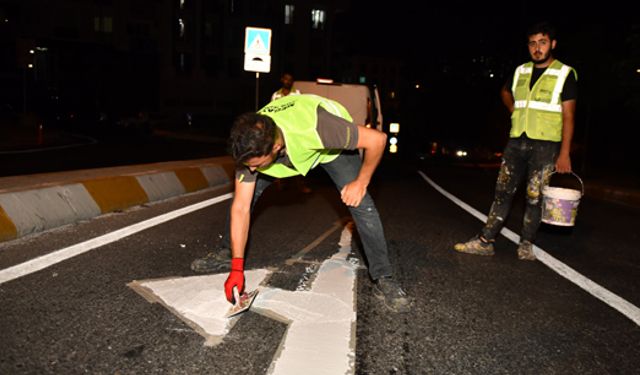 Esenyurt'ta bozuk yollar yenileniyor