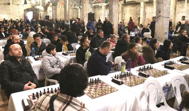 Genç satranççılar tarihi Kervansaray’da yarıştı