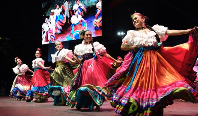 55 Ülkenin katıldığı festivale görkemli final