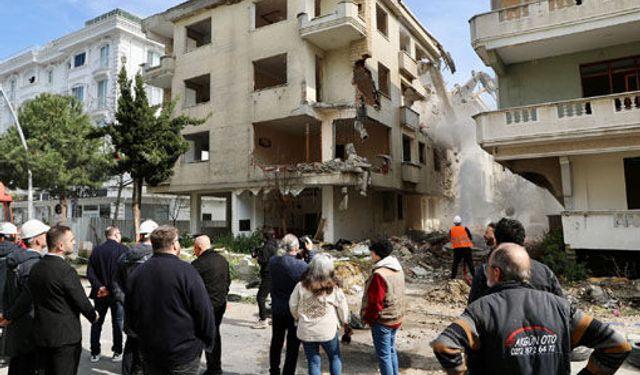 Büyükçekmece’de 5 adet yüksek riskli yapı yıkıldı