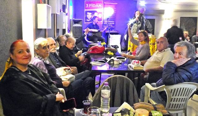 Şiir, müzik ve dostluk ‘Dolunay’da kucaklaştı