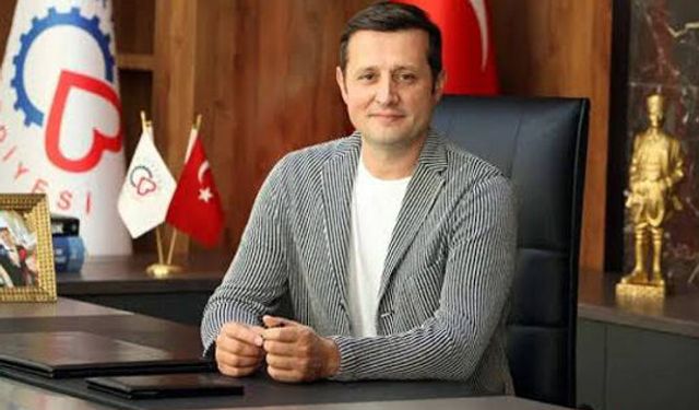 Vahap Akay'a Ak Parti'den davet