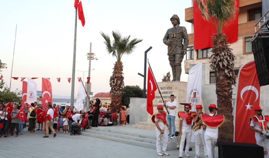 Büyükçekmece Belediyesi'nden Eceabat'a Atatürk Anıtı