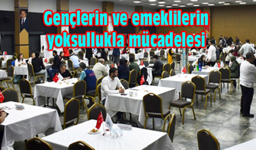 Emekli baba ile oğlu aynı iş kuyruğunda...