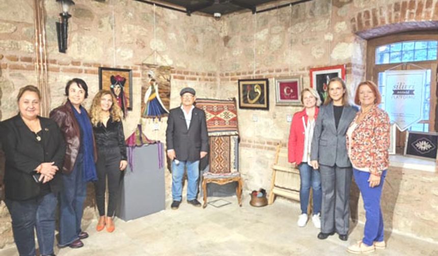 “Zamanın İzinde” Sergisi Sanatseverlerle Buluştu