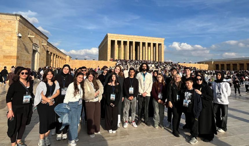 Küçükçekmeceli Gençler Ata'nın huzurunda