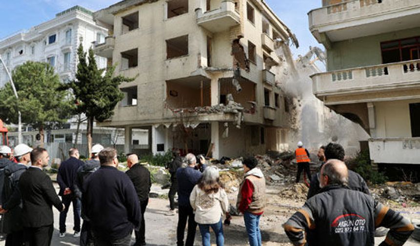 Büyükçekmece’de 5 adet yüksek riskli yapı yıkıldı
