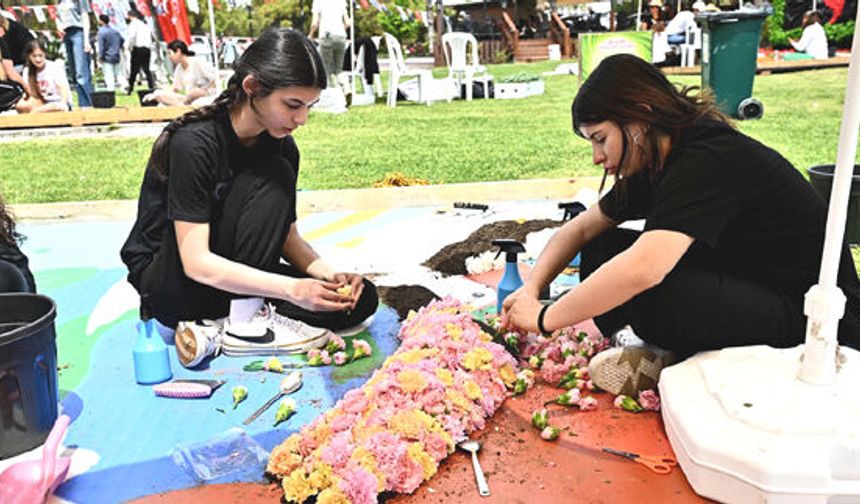 Antalya’da 130 bin çiçekle görsel şov