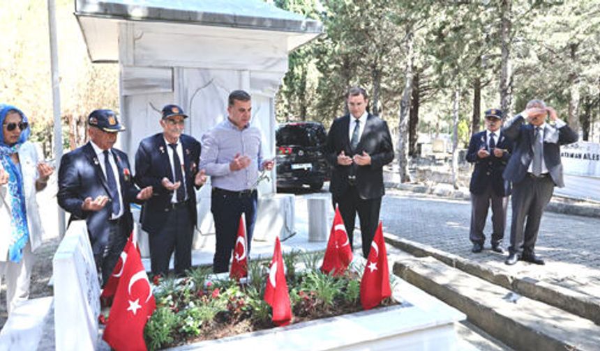Demokrasi ve Millî Birlik Günü'nde Şehitler anıldı