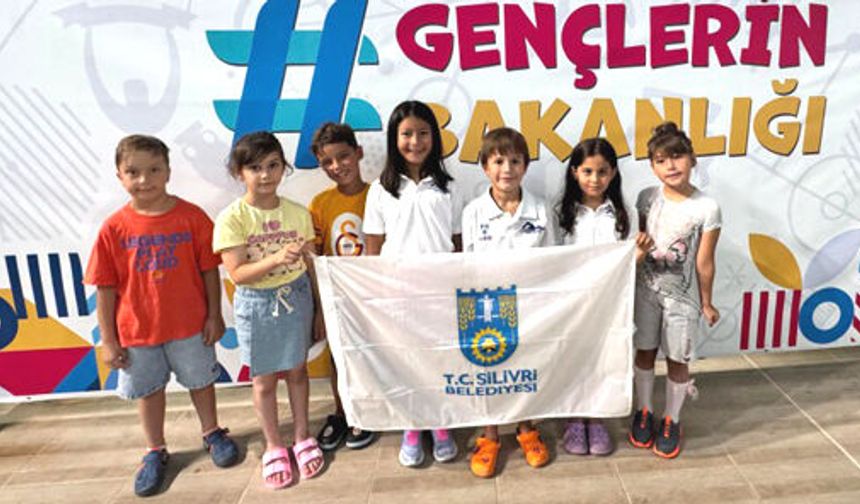 Silivri Belediye Yüzme takımı gururlandırdı
