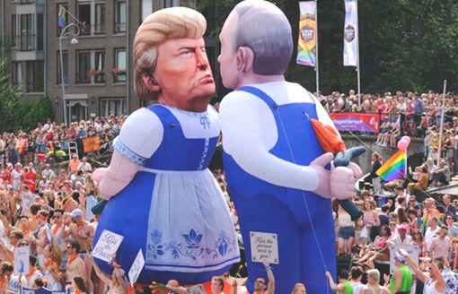 Amsterdam’da Trump ve Putin’i öpüştürdüler