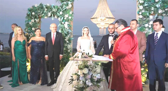 Kılıçdaroğlu İzsiz ile Avcılar'da nikah şahidi